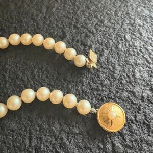 Vintage pearl choker necklace.